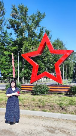 20250718 Памятник Ленину, Звезда и Георгиевская лента