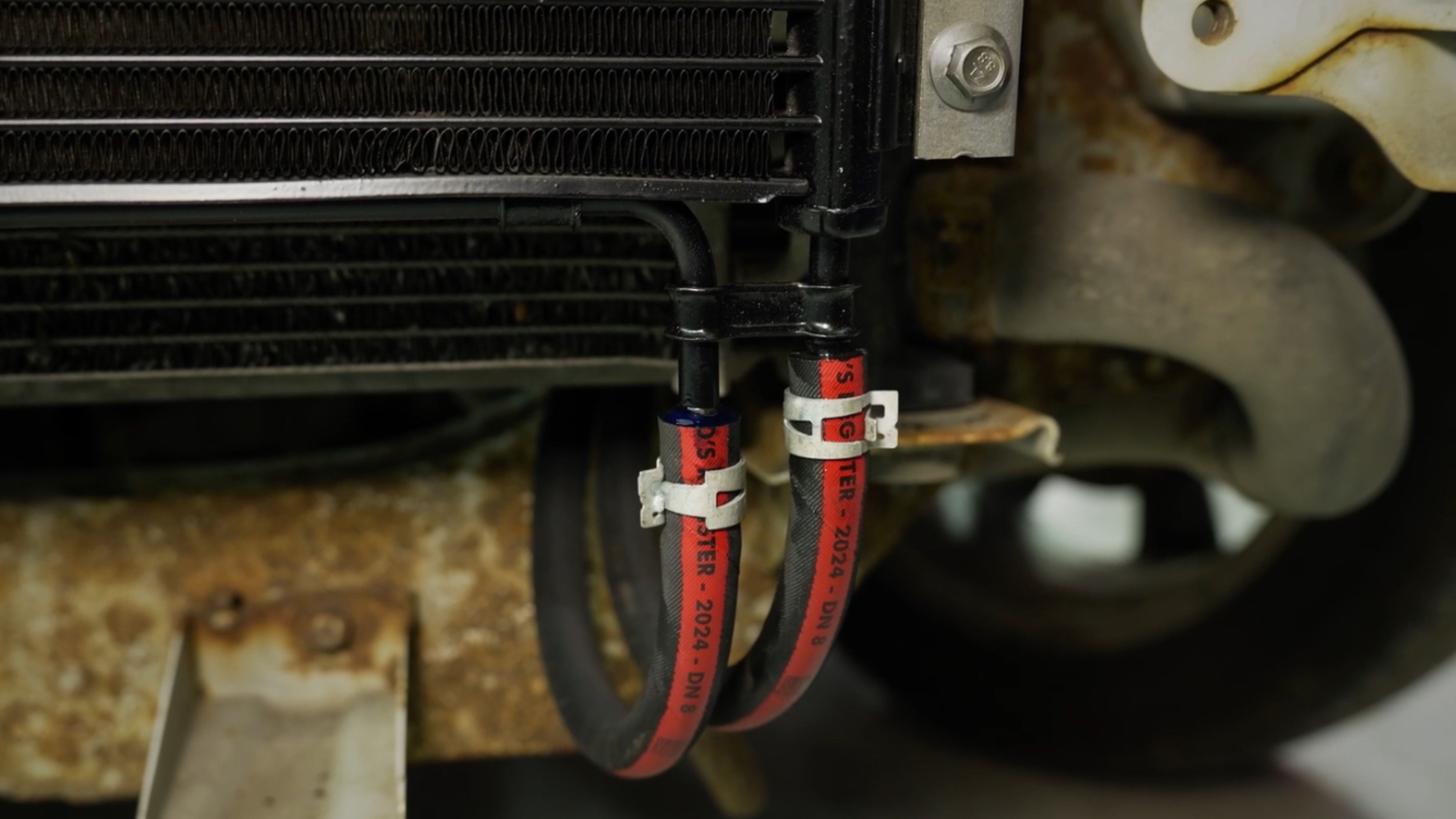 Outlander XL - прощаемся с перегревами навсегда. Установка радиатора CVT. смотреть онлайн