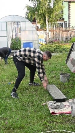 Бордюр своим руками #беседка #дача #бетон #бордюр #тротуарнаяплитка