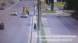 Пьяный водитель сбил пешехода в Нижнем Новгороде.