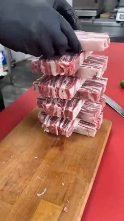 Шашлык из бараньих ребрышек с рисунком зебры