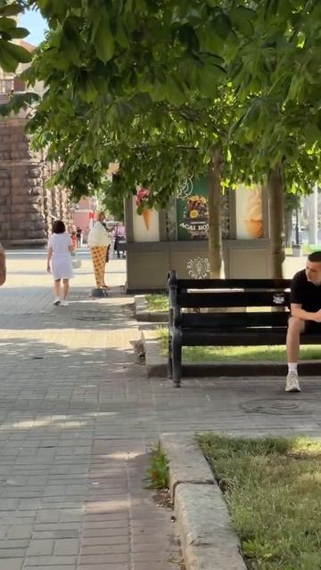 Ничего необычного, просто пара на Украине