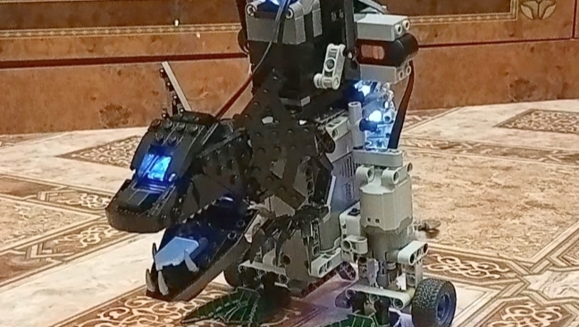 Lego робот-дракон на пульте управления самоделка