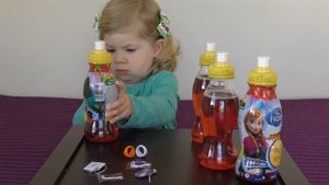 Диана Распаковывает Сок-Сюрприз с героями мультфильма Холодное Cердце frozen movie