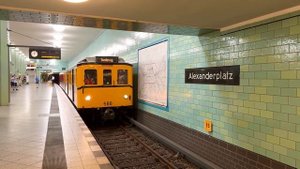 Берлинское метро, Ретропоезд на станции Александерплац
