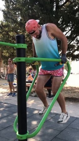 Отличное упражнение на проработку низа грудных мышц.