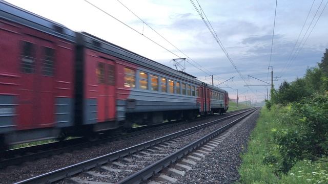 Электричка ЭД4М-0034 летним июльским вечером