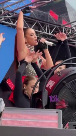 Второй день VK FEST открыла Ольга Бузова😍