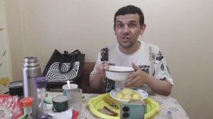 Обжор мукбанг картошка с селедкой, летний салат из огурцов и помидоров, передаю привет