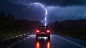 Какие последствия могут быть если в автомобиль ударит молния