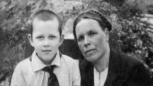 Редкие детские фото советских актеров со своими родителями. Часть 7