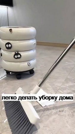 С таким пластиковым мусорным ведром на колесиках