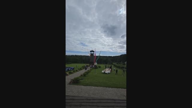 Дымовой салют (сильный ветер) на садьбе 2025. Пиротехническое шоу Нева-Салют смотреть онлайн