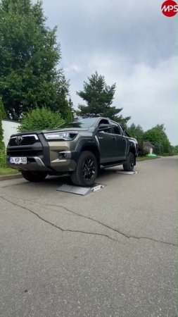 Toyota Hilux против GWM Poer: тест роликами. Полный привод решает, резина имеет значение!