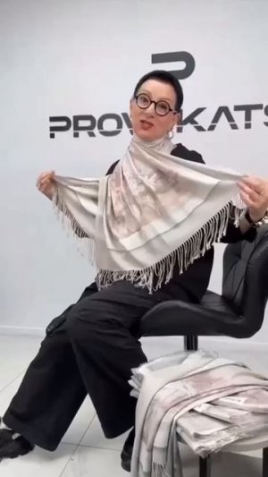 Носите палантин красиво 🤩