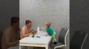 На кухне состоялся серьёзный разговор отца с сынос