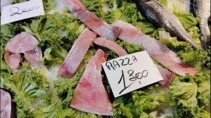 морепродукты на рынке