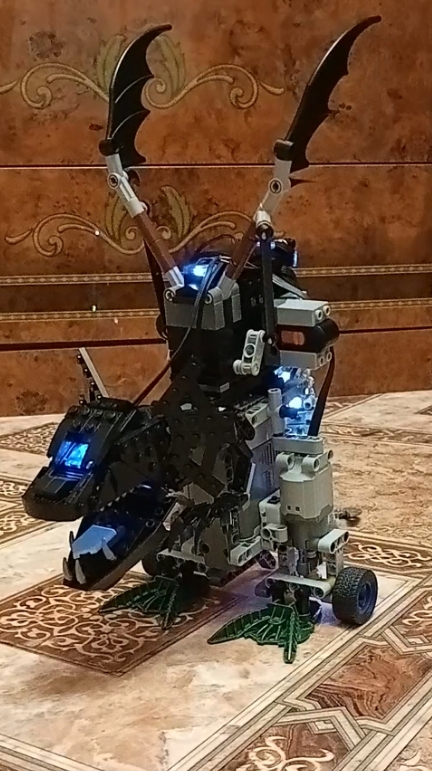 Lego робот-дракон на пульте управления самоделка