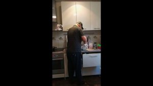 Огурцы малосольные в пакете с чесноком и укропом