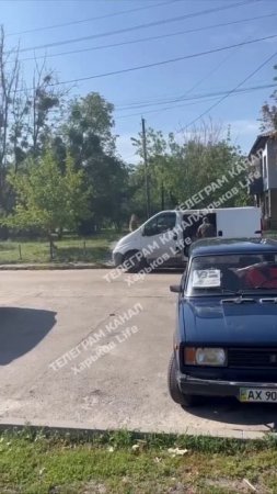 В Харькове пятеро ТЦКшники-полицаев запаковали мужчину в бус после того, как тот вышел из больницы.