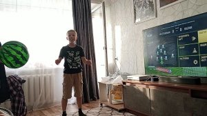 Дети ушли в кафе   А мы играем с внуками.