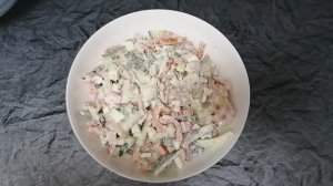 Овощной салатик с колбасой