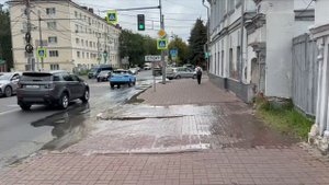 На Карла Маркса,29 прорвало канализацию. Стоки уже растекаются по улице с соответствующим запахом