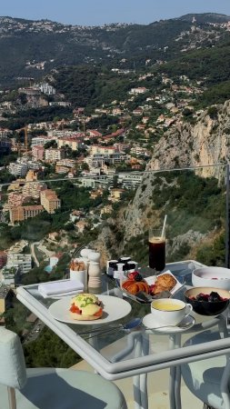 📍Монако – карликовое княжество роскоши и скорости! 🇲🇨