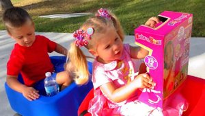 Диана и Рома ищут игрушки Маша и Медведь В ЛЕСУ! Видео для детей с любимыми героями из мультика