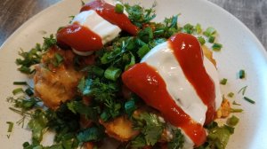 Голубцы ленивые в сливках под сыром на овощной зажарке