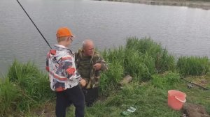 Вор украл карасей!
