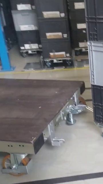 Беспилотный аппарат ездит сам по заводу в Европе. #sheva777 #shorts #stories смотреть онлайн