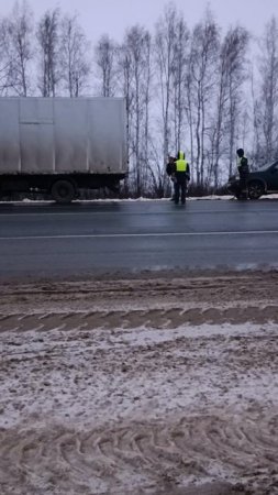 Гаишники помогли.
