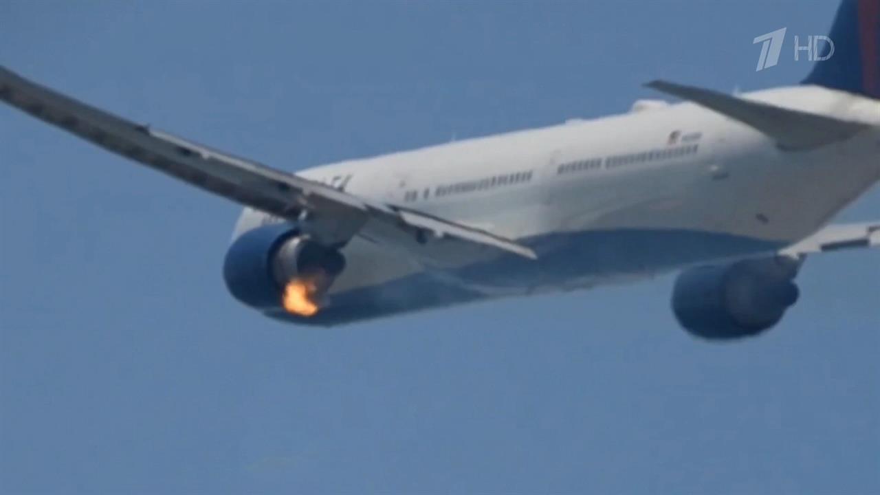 В США двигатель самолета Boeing загорелся сразу после взлета: видео