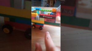 сделал из Лего самолёт