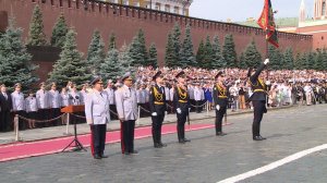 Владимир Колокольцев вручил дипломы выпускникам Московского университета МВД России имени Кикотя
