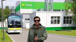 Картонный самолёт на радио управлении