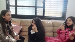 تالين ودعت صاحباتها بالمدرسة وبكت كتير