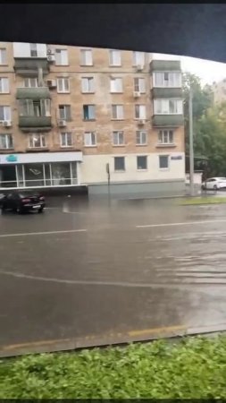 Москву после ливня топит не хуже Воронежа.