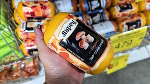 Светофор сегодня в ударе. Привезли хорошие недорогие товары. Магазин битком