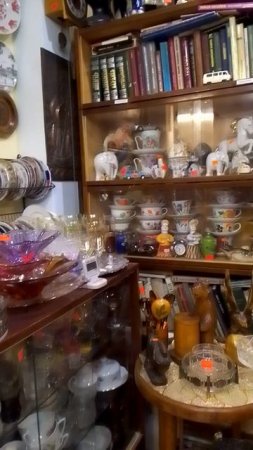 антикварная лавка в Питере.