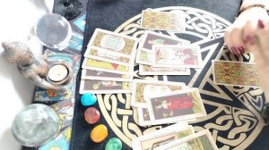 🔮 Как он живёт сейчас _ таро расклад