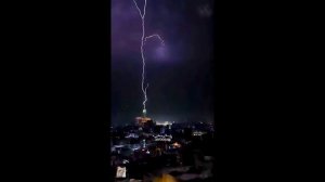 Удары молнии красивы, но они опасны.⚡🫣😮😱