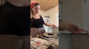 Занимаюсь заготовками, сегодня малиновое варенье #уралочка #деревенскаяжизнь #варенье