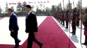 Конный кортеж и этно-воины Как Садыр Жапаров встретил в Бишкеке президента Монголии