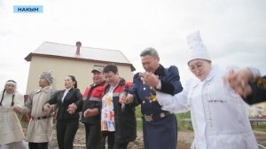 Накынский плотник изготовил для посёлка сэргэ в честь юбилейных дат