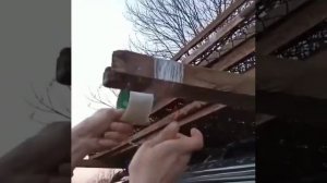 Полезный лайфхак 🙌🏼 

Как оторвать скотч ровно, если нет ножниц.