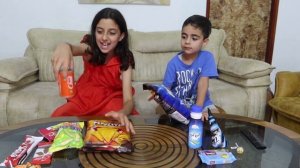 تحدي 24 ساعة اللون البرتقالي ضد الأزرق تالين انحرق لسانها شوفو شو صار ☺️