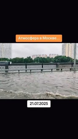 Там кораблик плывет, а тут я плыву на машине