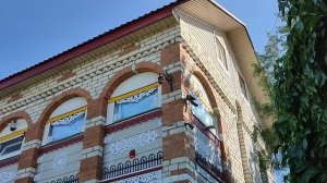 Прикрепил чердачный наличник изнутри саморезами.